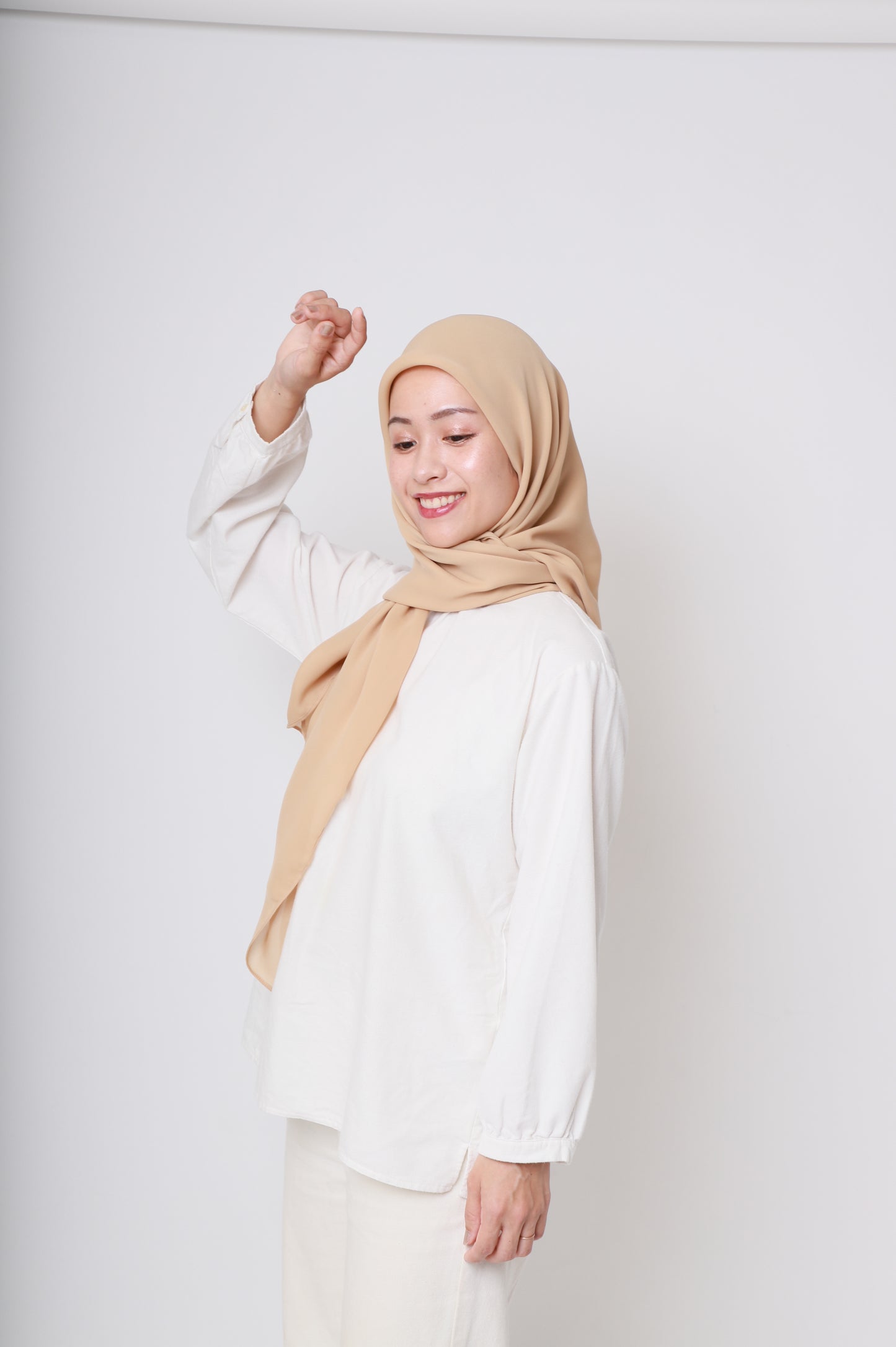 Sakura Crepe Suna Shawl (Beige)